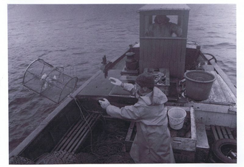 1972 - Sandy Finlayson (Priffy) and Ian MacKenzie launching creels onboard The Viking