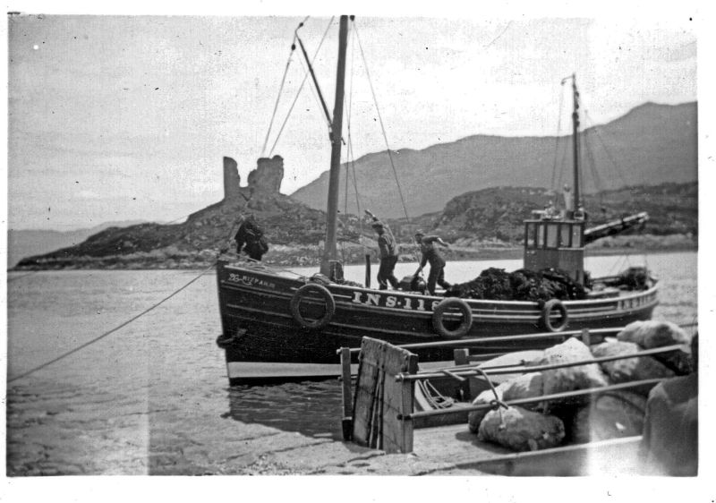 Circa 1938 - MFV Mizpah from Avoch at jetty