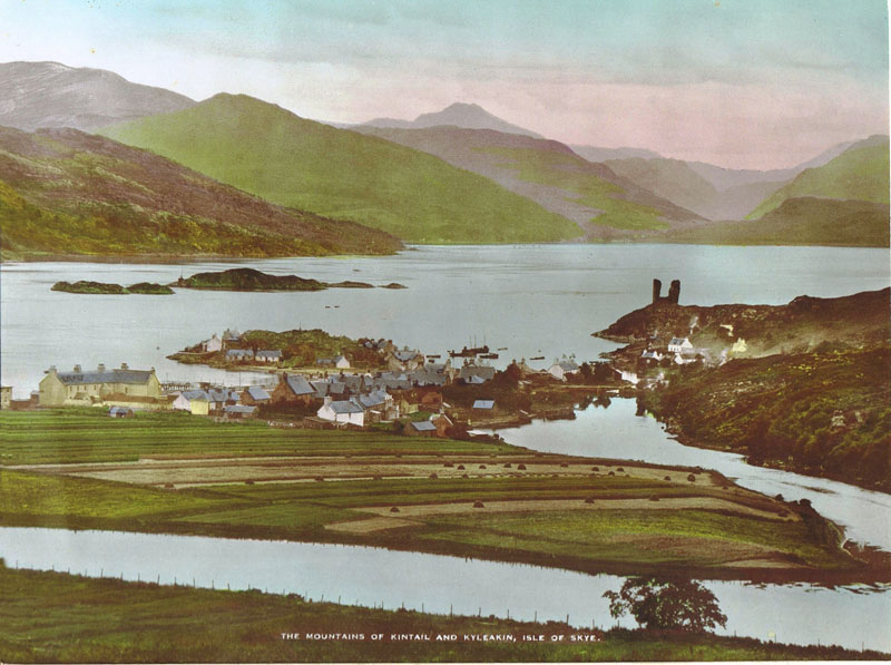 Circa 1935 - Kyleakin from Kyle Farm area at high tide with crofts in usage.
Note numbers 1 and 2 Kyleside and no Village Hall