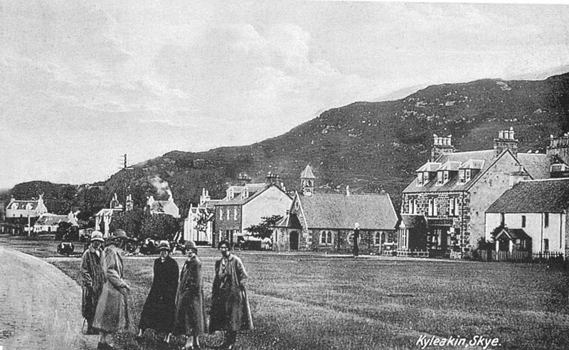 Circa 1920s - The Corran with visitors