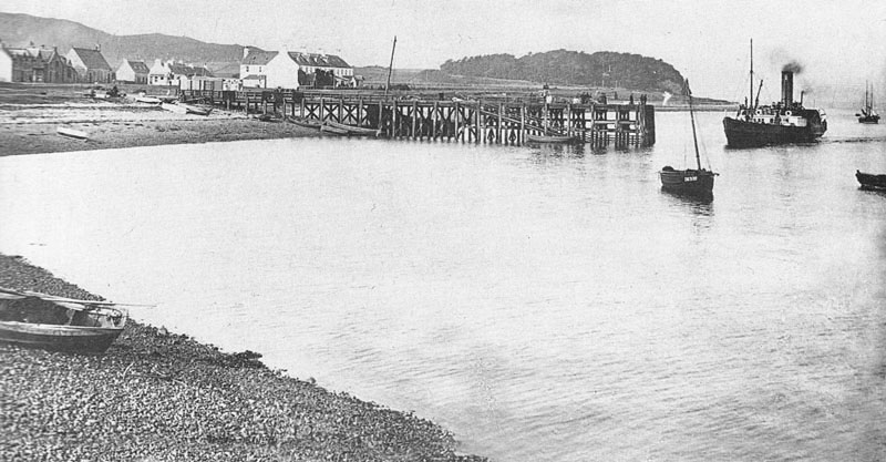 Circa 1900 - The wooden pier and Kyleakin beach, and probably the ship "Glencoe" approaching the pier