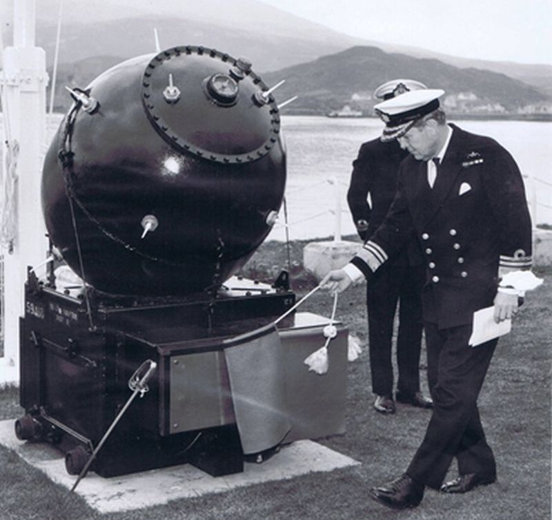 24th April 1982 - The Ceremony to Commemorate the Officers and Men of HMS Trelawney and 1st Minelaying Squadron
					at the Lochalsh Hotel, Kyle.
