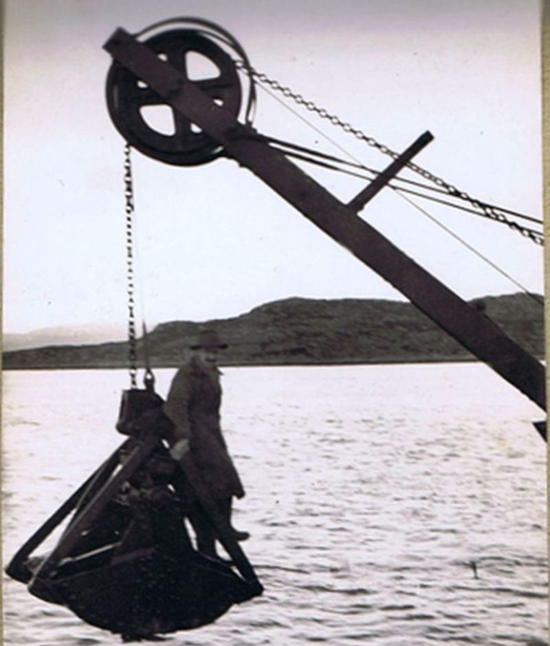 1938 - A man on hoist off the dredger 