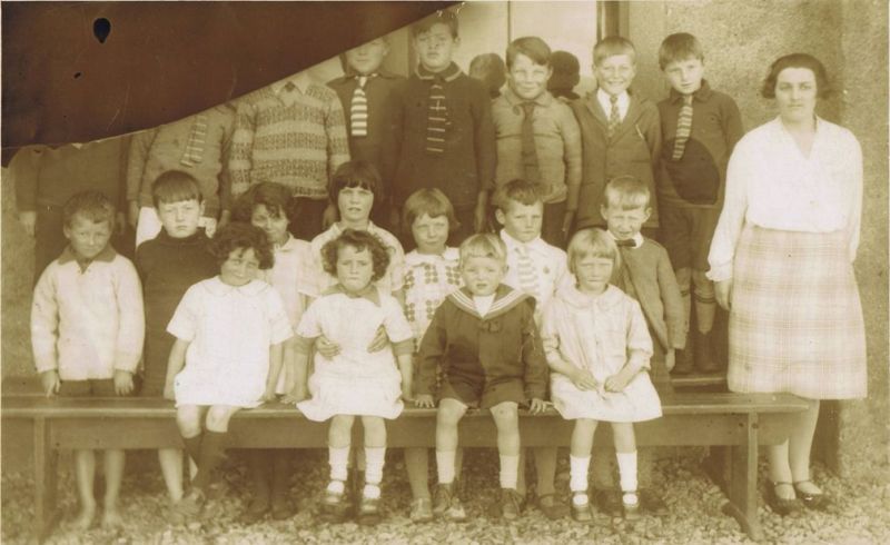 Kyleakin Public School - circa 1930 - Teacher ?
Back row: ?, ?, ?, Murdo John Nicolson, Lachie John Macdonald, ?, ?
Middle row: ?, ?, Joey Reid, Mary Ann Robertson, Mairi Maciver, Angus Macpherson, Norrie Maciver
Front row: Isa Reid, ?, ?, Nina Maciver.