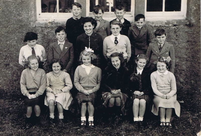 Kyleakin Primary School - Big Room - circa 1954
Back row: David Elder, Alan Macinnes, William Paterson, Roddy Morrison
Middle row: Donald Robertson, Ian Macrae, Pamela Smith, Chrissie Morrison, William Macrae
Front row: Marie Macpherson, Irena Sikorski, Ann Grant, Margaret Maclaine, Ann Nicolson, Ann Graham.